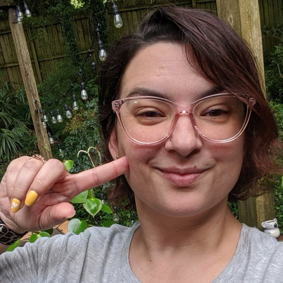 Meet your Posher, Danielle - Picture 3 of 3